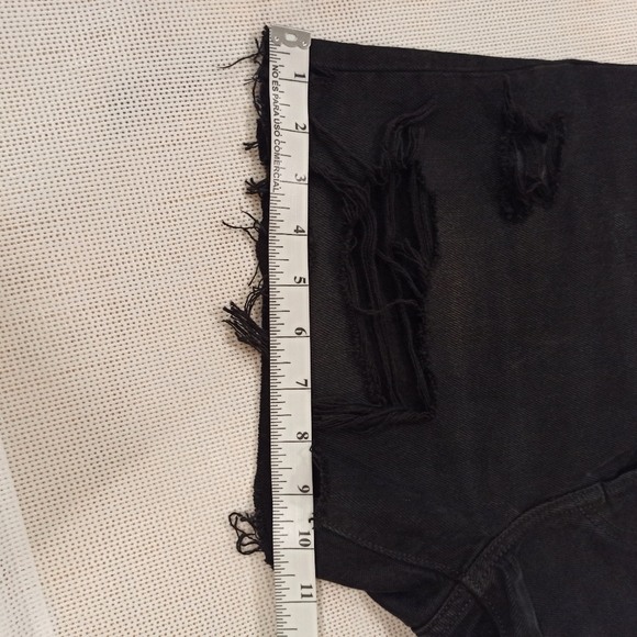 Levis 501 Jean Shorts Womens Size 28 Black Stowaway Distressed Cutoffs - Picture 16 of 16